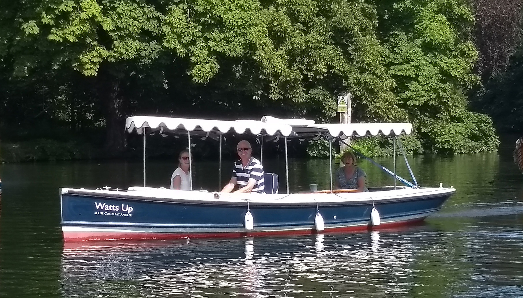 Luxury Electric Day Boat Hire in Buckinghamshire